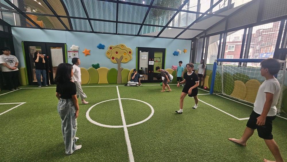 해와달지역아동센터(스틸랜드 내 축구장) 수업사진입니다 사진