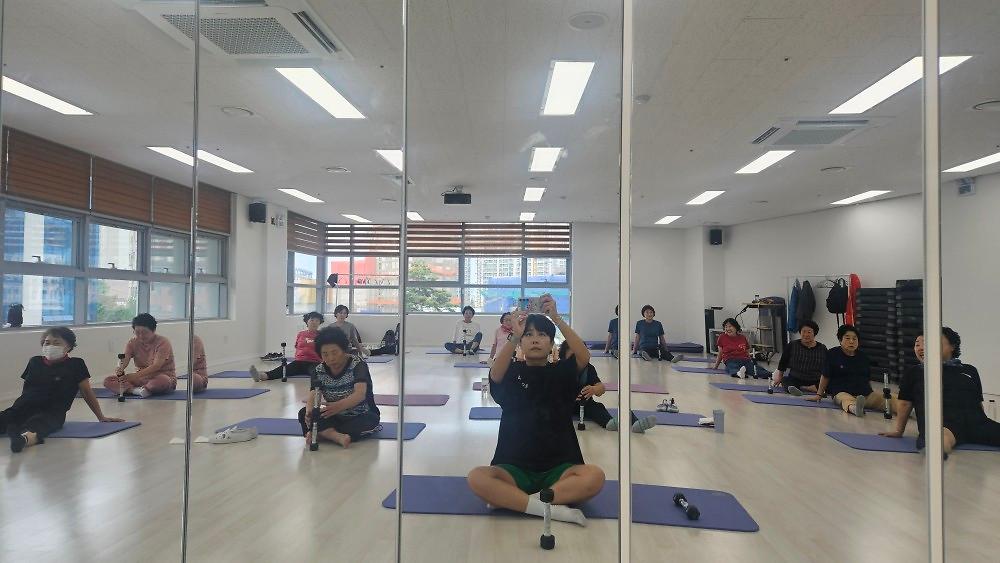 송림건강생활지원센터 실버체조 수업 사진