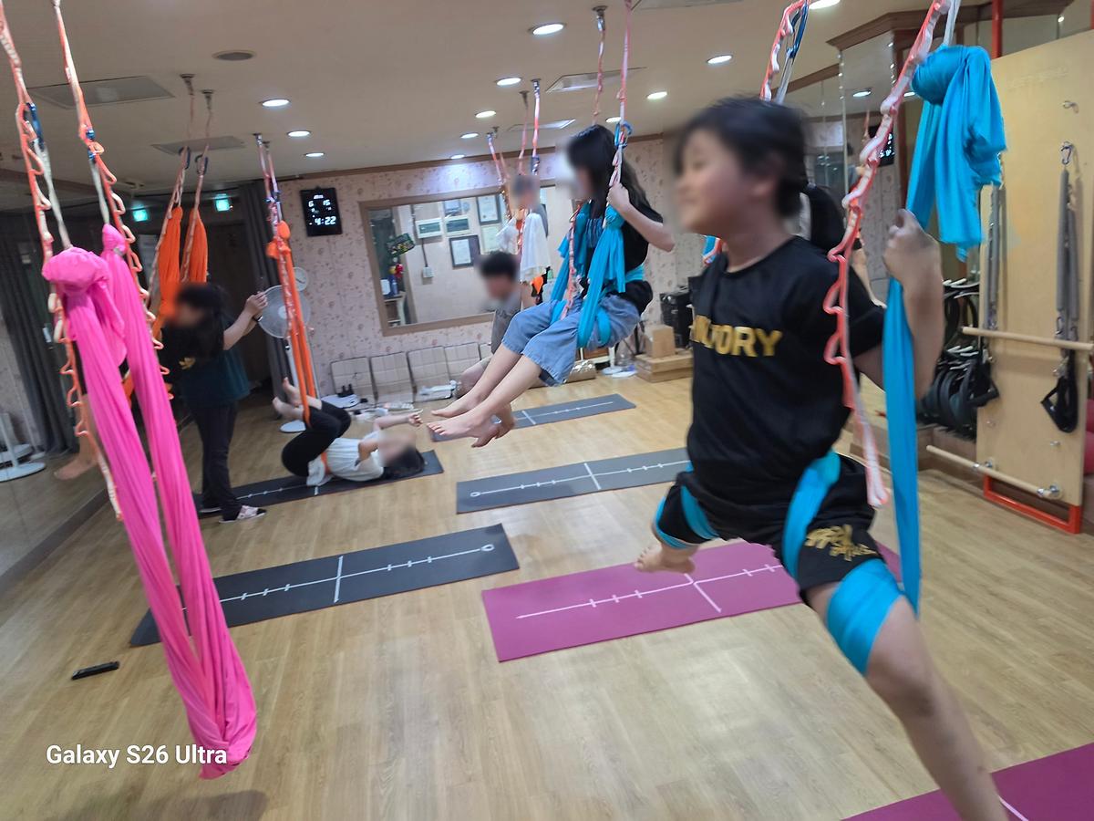7월_플라잉_요가_(3).jpg 이미지