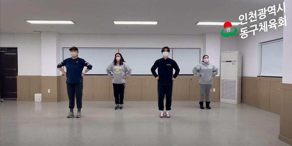 라인댄스(장윤정-어부바) 사진