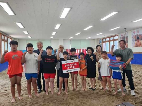 만석초등학교 엘리트체육 선수단 용품 지원 사진
