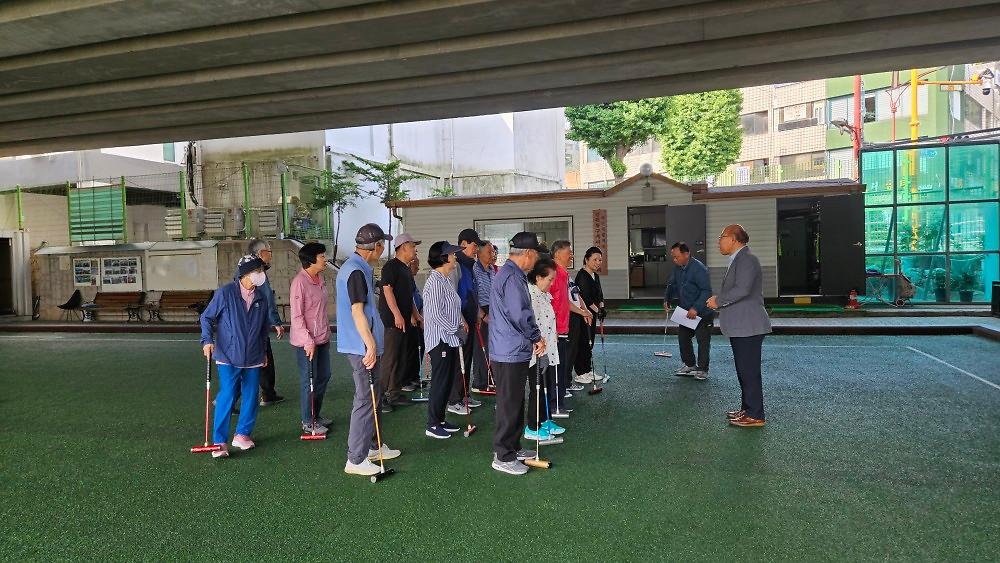 25.6.9._(월)_어르신_생활체육_운영교실_(게이트볼)_(13).jpg 이미지