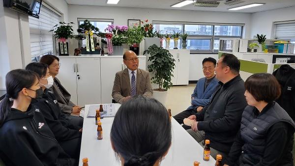 2023.3.23._중국_우시_월드태권도_그랜드슬램_선수단_출전_격려금_전달_(2).jpg 이미지